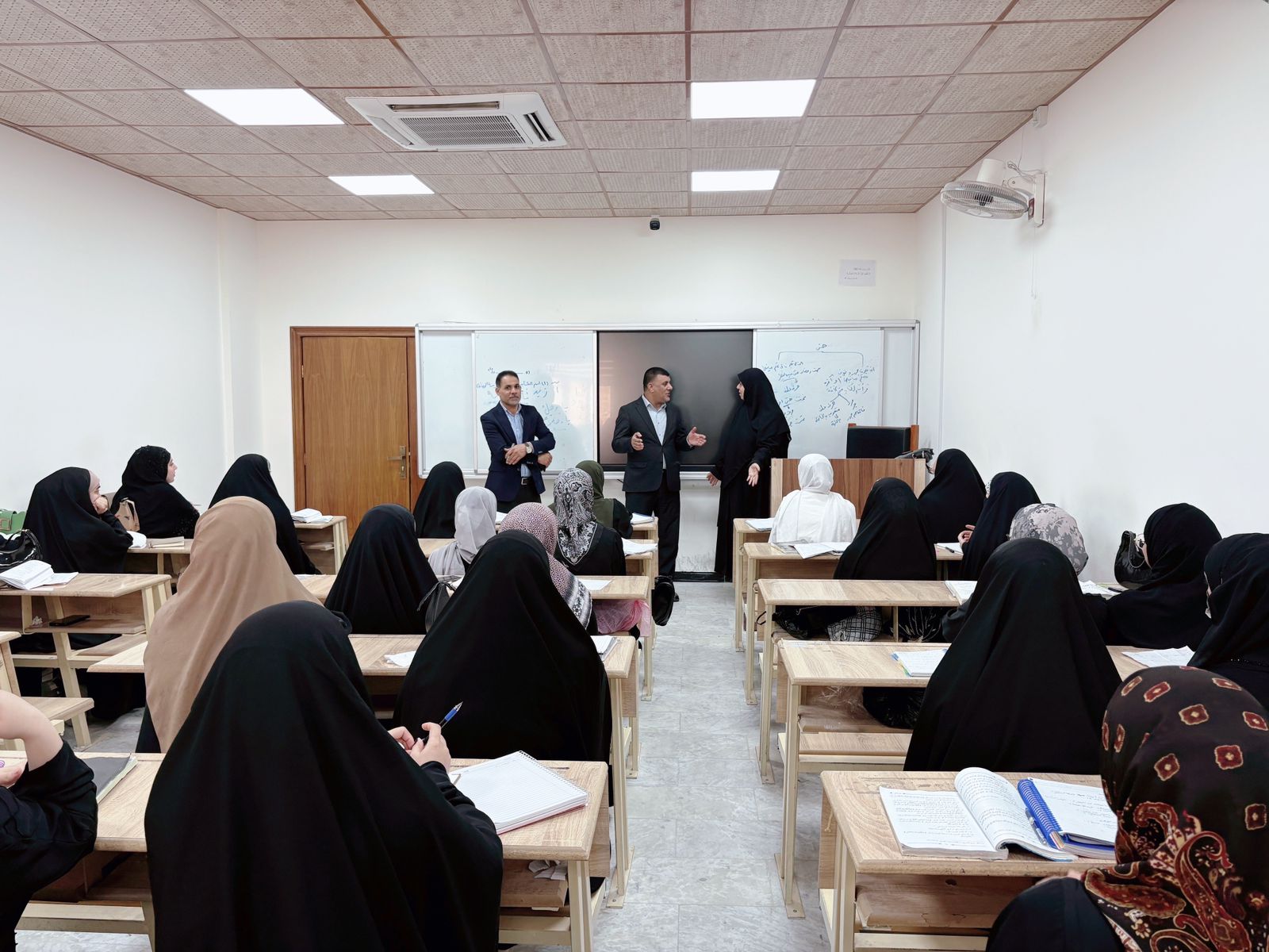 بجولات متتالية ‏عميد كلية التربية الاساسية يتابع ويتفقد انتظام العملية التعليمية ويلقي بين الطلبة محاضرات إرشادية وتوعوية