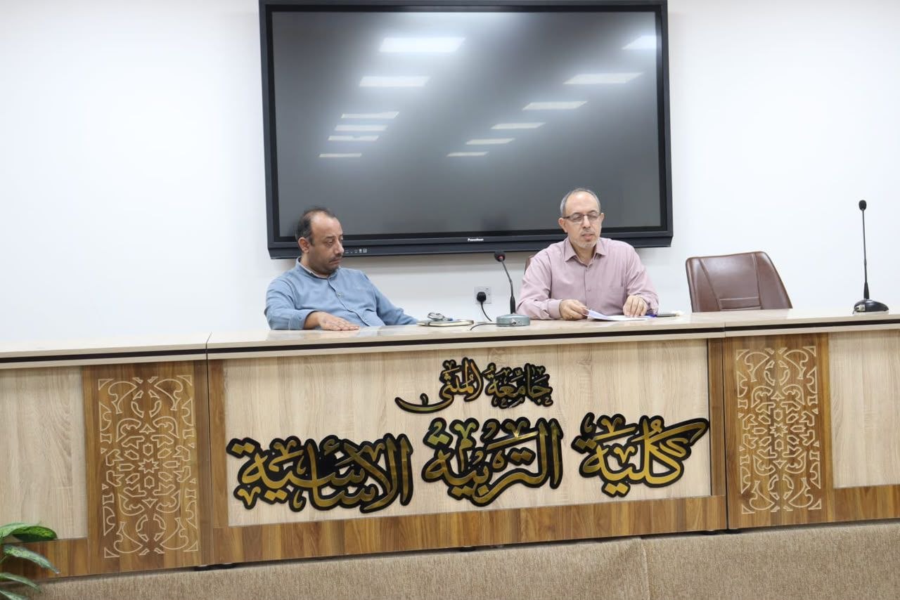 قسم معلم الصفوف الاولى في كلية التربية الأساسية يقيم حلقة نقاشية 